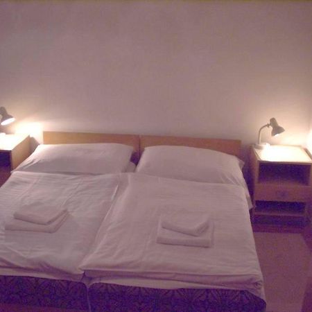 Bed and Breakfast Corvin Panzio Győr Exterior foto
