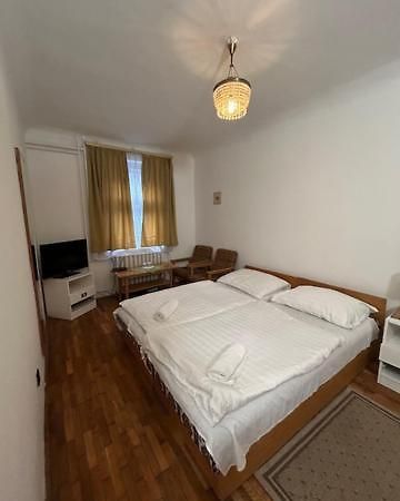 Bed and Breakfast Corvin Panzio Győr Exterior foto