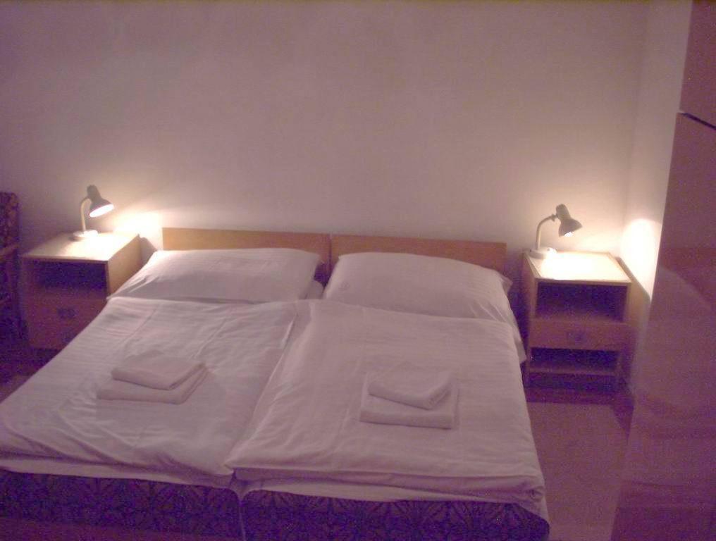 Bed and Breakfast Corvin Panzio Győr Exterior foto